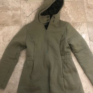 North Face warm cozy olive green fitted and hooded full zip jacket excellent